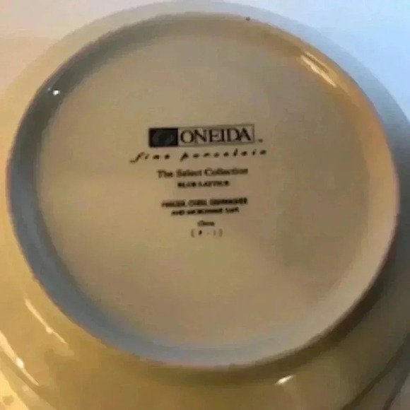 Oneida Vintage Blue Lattice 2 Quart Round Covered Casserole W/ Lid Fine Porcelai - Picture 3 of 11